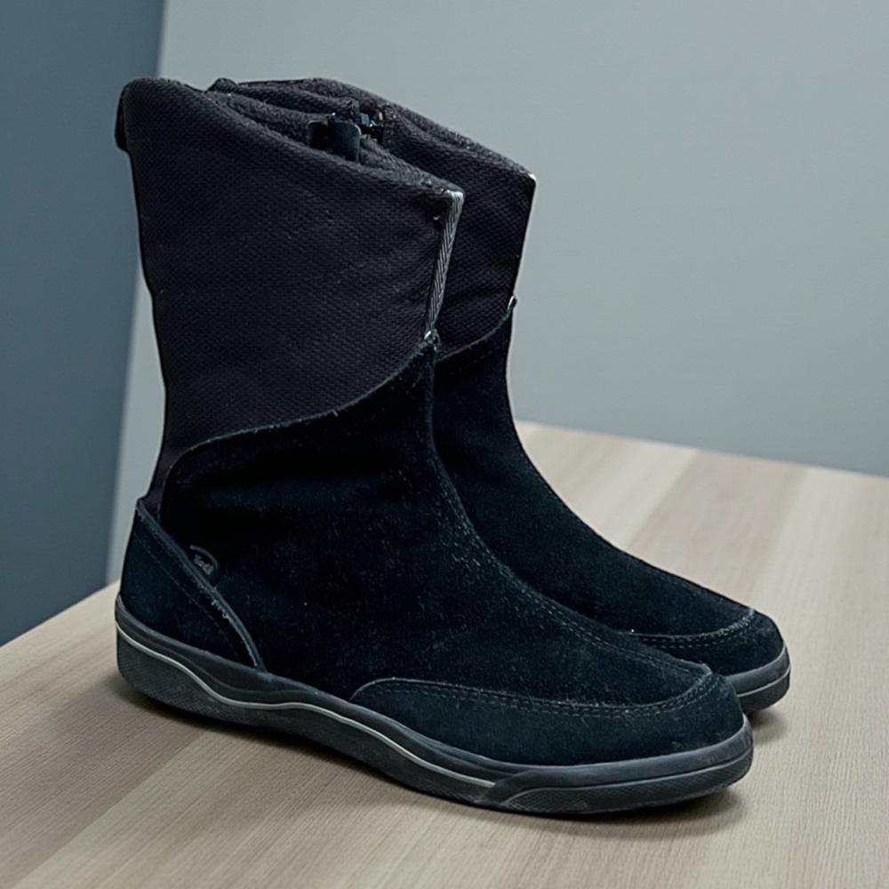 Keds SuedeFleece Lined Zip-up Winter Boot in Black Women’s Size 6 1/2